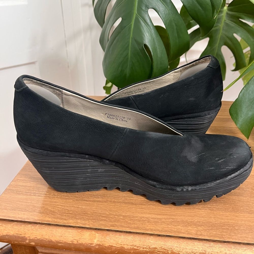 Fly London Yaz Cupido Leather Wedge in Black Size 39